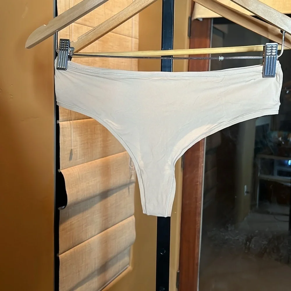 NWOT SKIMS FITS EVERYBODY THONG CLAY SIZE 3X